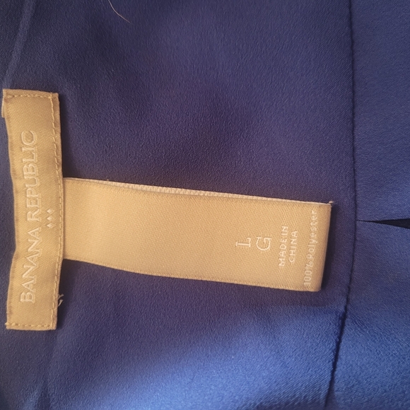 Banana Republic Blue V-Neck Pullover Top with Black Trim L - Picture 7 of 7